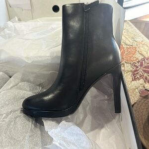 Brand new leather Nine West booties